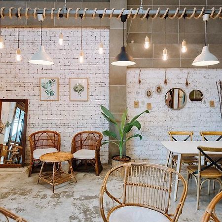 Pine Cafe'&Bed Hotel Phra Nakhon Si Ayutthaya Luaran gambar