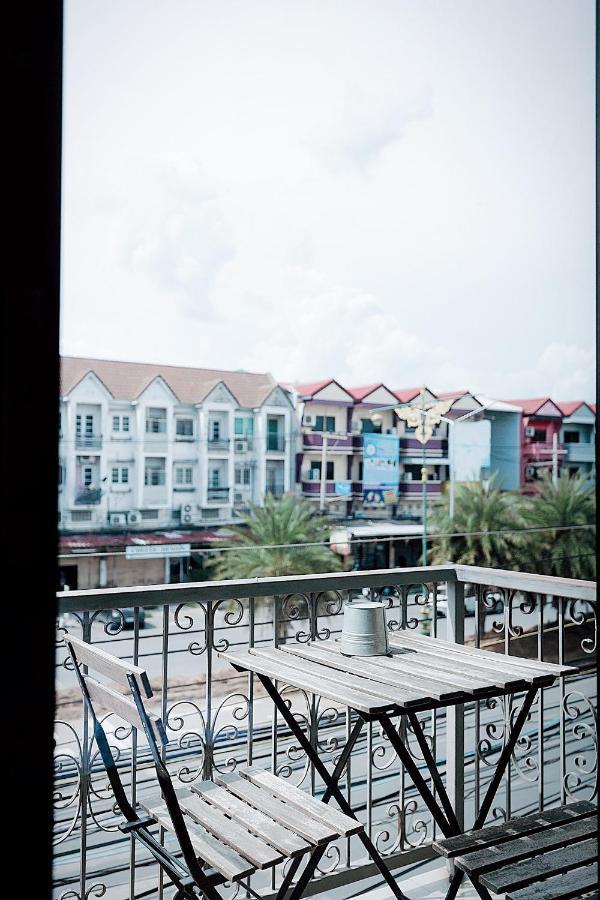 Pine Cafe'&Bed Hotel Phra Nakhon Si Ayutthaya Luaran gambar