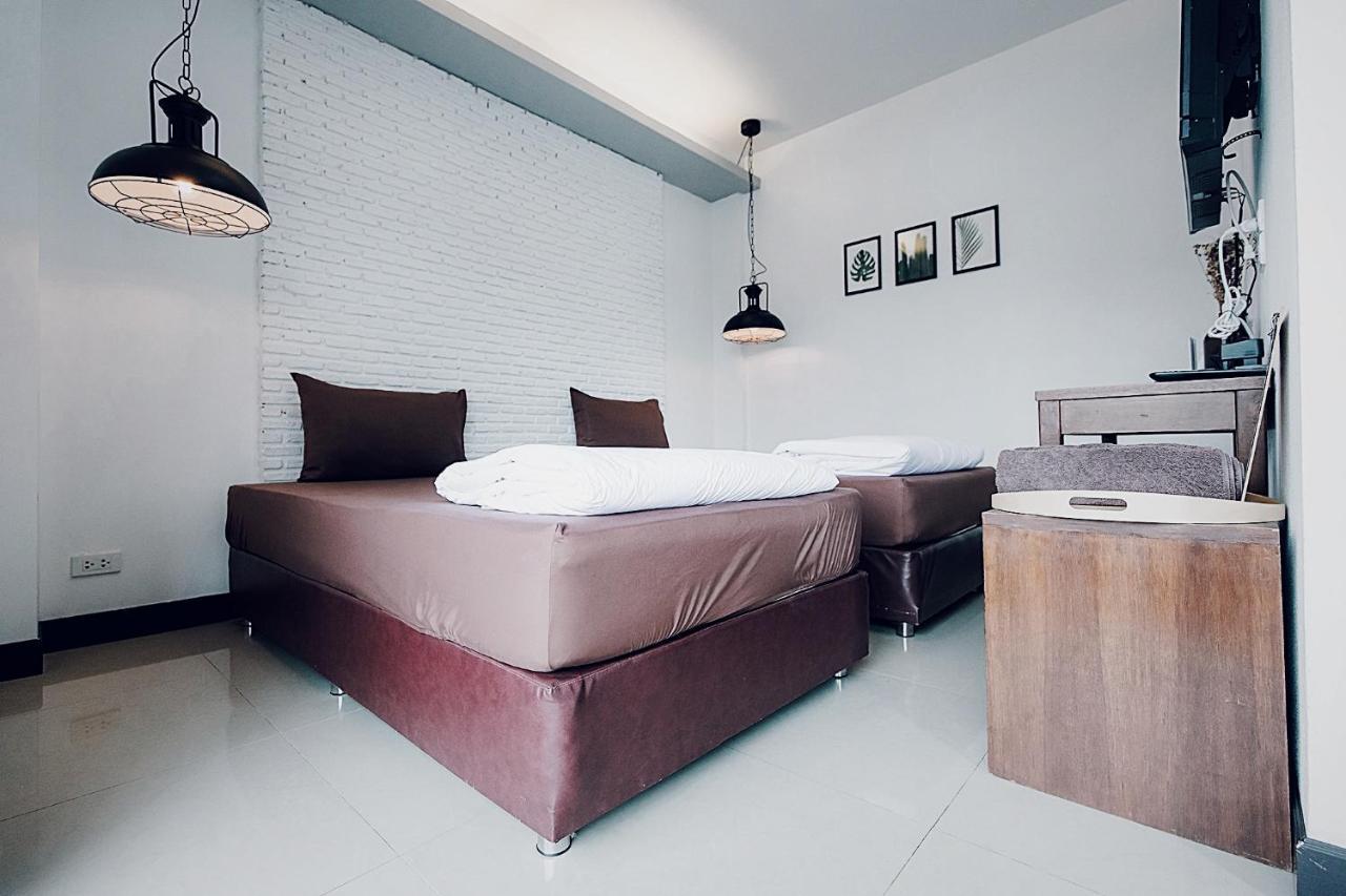 Pine Cafe'&Bed Hotel Phra Nakhon Si Ayutthaya Luaran gambar