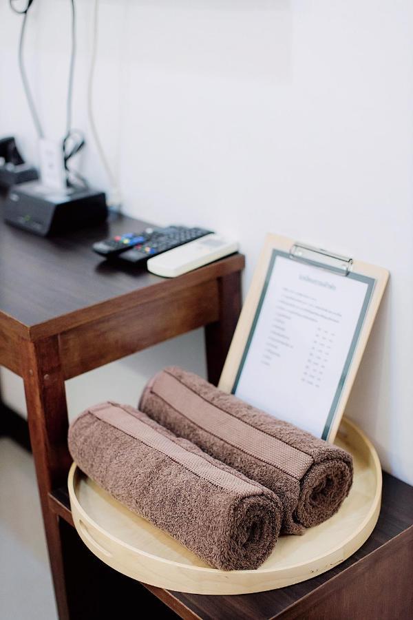 Pine Cafe'&Bed Hotel Phra Nakhon Si Ayutthaya Luaran gambar