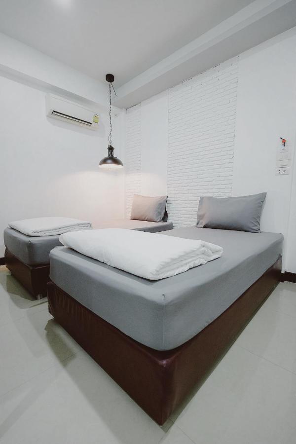 Pine Cafe'&Bed Hotel Phra Nakhon Si Ayutthaya Luaran gambar