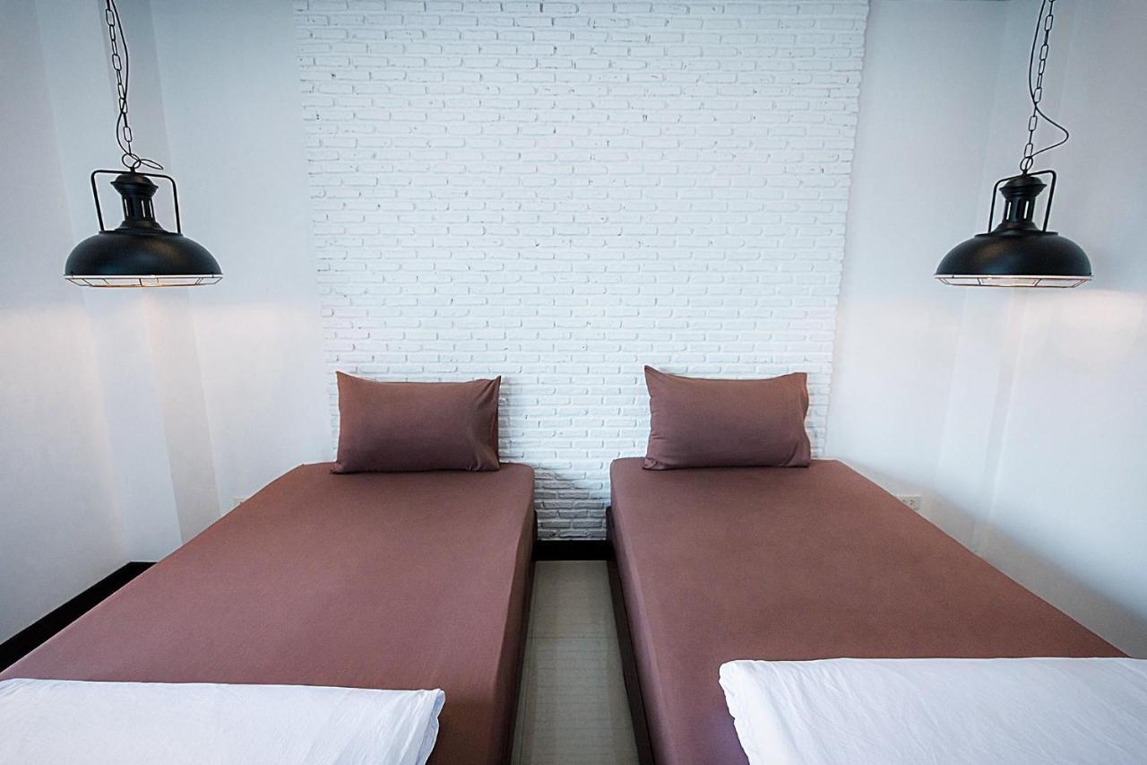 Pine Cafe'&Bed Hotel Phra Nakhon Si Ayutthaya Luaran gambar