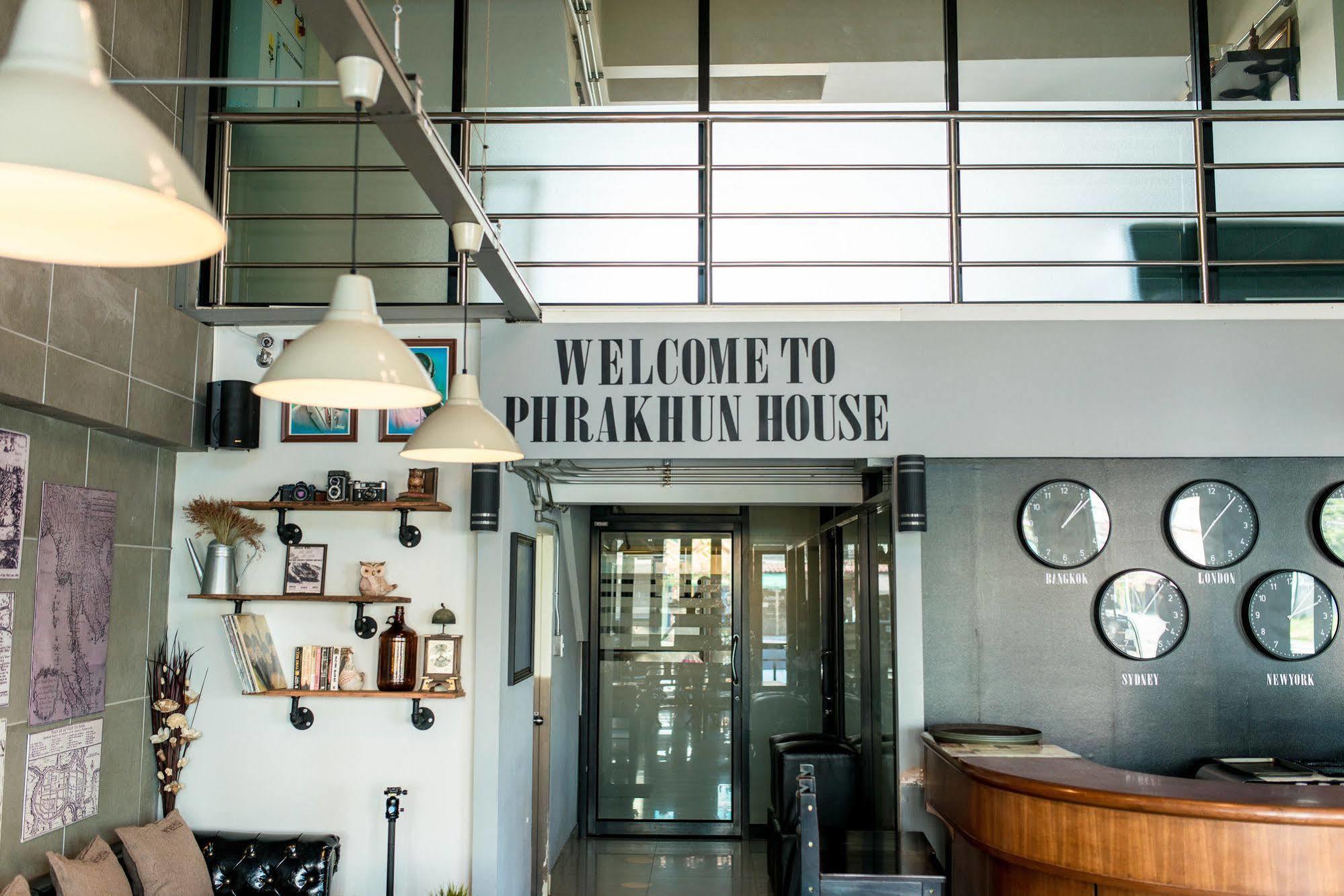 Pine Cafe'&Bed Hotel Phra Nakhon Si Ayutthaya Luaran gambar