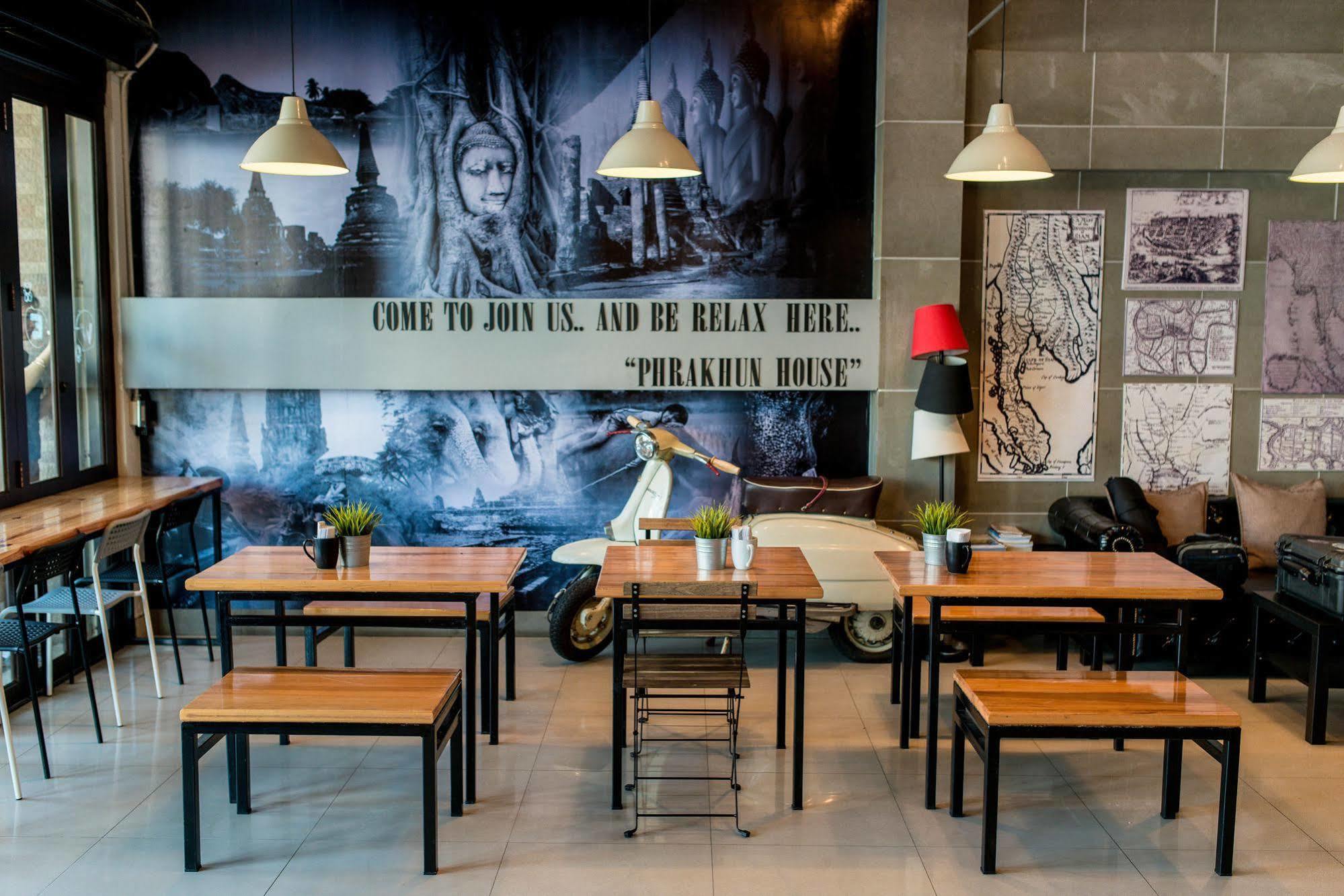 Pine Cafe'&Bed Hotel Phra Nakhon Si Ayutthaya Luaran gambar
