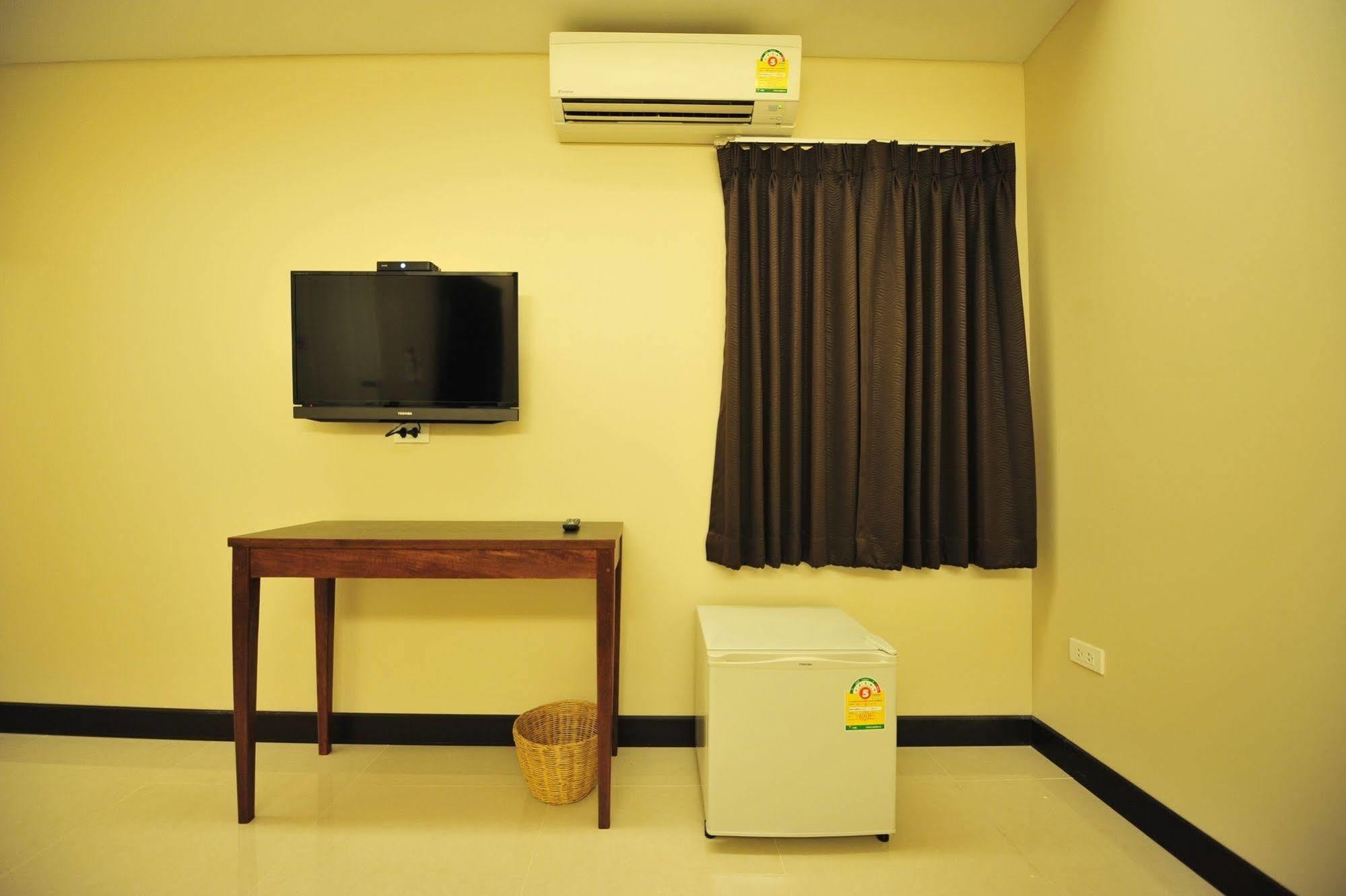 Pine Cafe'&Bed Hotel Phra Nakhon Si Ayutthaya Luaran gambar