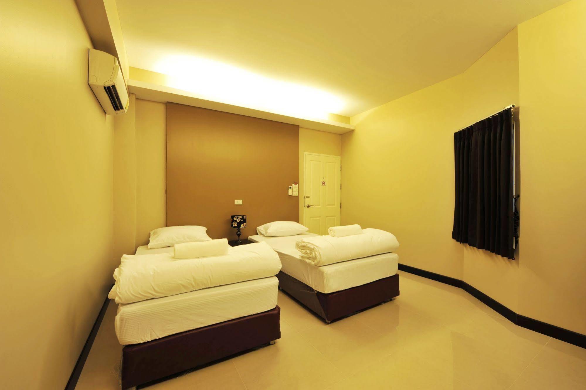 Pine Cafe'&Bed Hotel Phra Nakhon Si Ayutthaya Luaran gambar