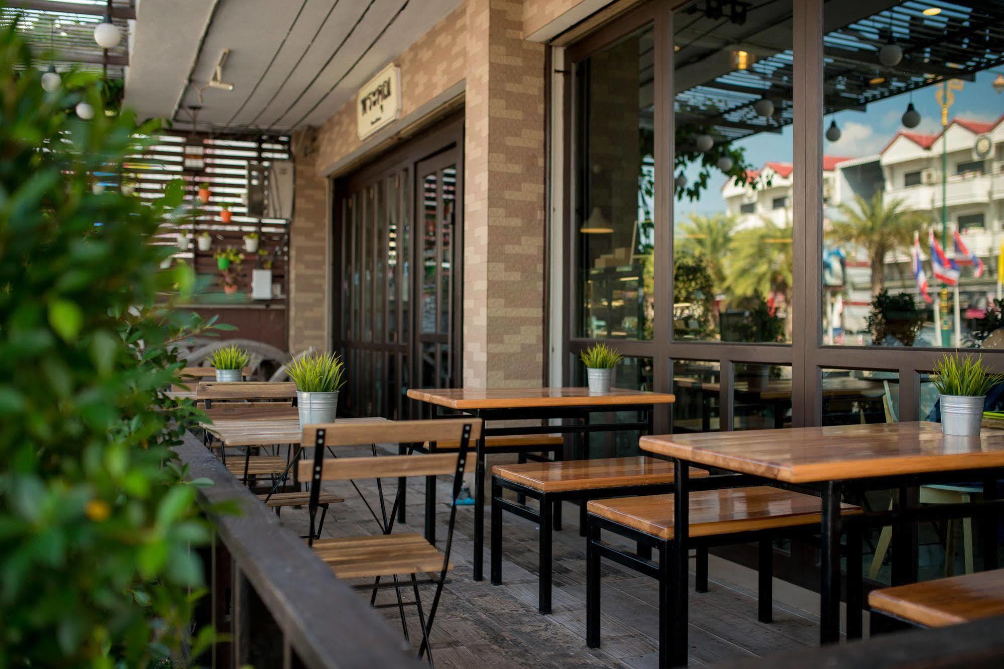 Pine Cafe'&Bed Hotel Phra Nakhon Si Ayutthaya Luaran gambar